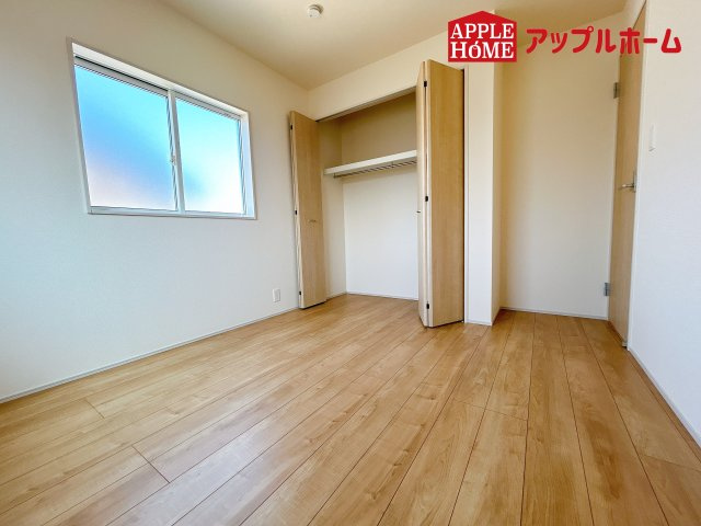 [新築住宅] 鴻巣市本町7丁目 全3棟の洋室|２階居室は全室収納あり！たっぷりある収納活用でお部屋もキレイを保てます♪