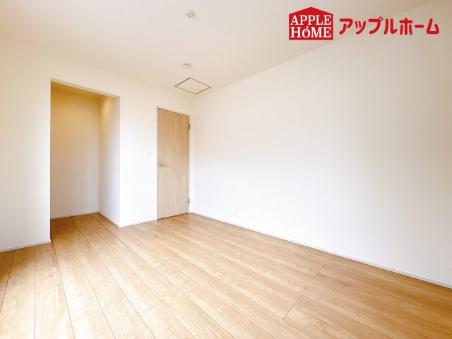 [新築住宅] 鴻巣市本町7丁目 全3棟の洋室|２階居室は全室収納あり！たっぷりある収納活用でお部屋もキレイを保てます♪