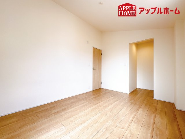 [新築住宅] 鴻巣市本町7丁目 全3棟の洋室|２階居室は全室収納あり！たっぷりある収納活用でお部屋もキレイを保てます♪