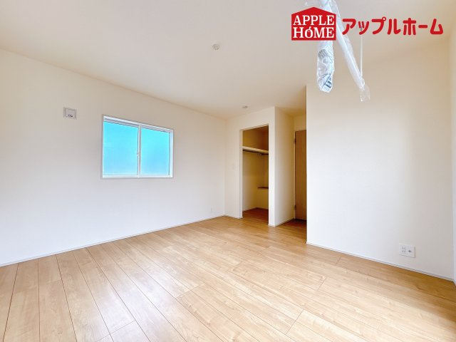 [新築住宅] 鴻巣市本町7丁目 全3棟の洋室|２階居室は全室収納あり！たっぷりある収納活用でお部屋もキレイを保てます♪
