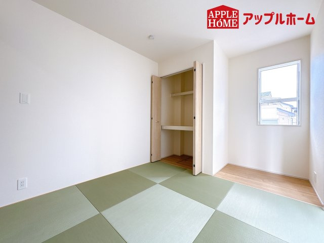 [新築住宅] 鴻巣市本町7丁目 全3棟の和室|広々とした居住空間は日々の暮らしを彩り、心のやすらぎと満足感を与えてくれます。通風と採光を考慮した設計は子供たちはのびのび育ち、家族でくつろぎと団らんを生み出します。