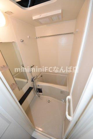 プレサンス大国町ラヴェニールの浴室