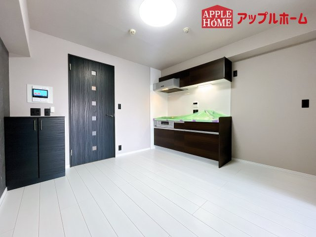 [中古マンション] ライオンズプラザ大宮の居間・リビング|窓から差し込む光で家族を温かく包み込みます。明るいリビングで子育てする喜びを☆いつでも見学可能です！