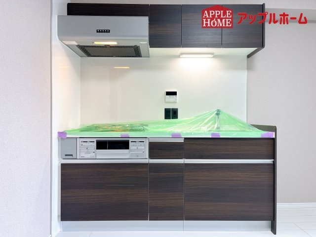 [中古マンション] ライオンズプラザ大宮のキッチン|見栄えもよくお手入れもスムーズに出来ます。豊富な収納力もございますので、キッチンスペースをスッキリとお使い頂けそうです。