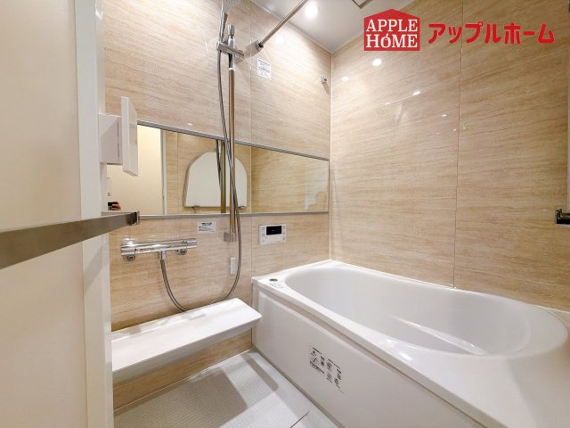 [中古マンション] 洋伸大宮マンションの浴室|日常の疲れを癒やすここちのよいユニットバス。お手入れが簡単になる工夫が凝らされているため、手間をかけずに清潔さを保てます。