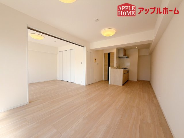 [中古マンション] 洋伸大宮マンションの居間・リビング|広々リビング×対面キッチンで家族の会話も弾みます♪家族団らんの秘訣は間取りにあり☆夢のマイホームを一緒に叶えましょう！