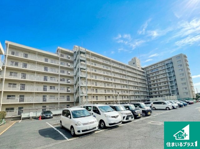 ファミール堺の外観|１０階建ての３階部分です
南海本線「七道」駅まで徒歩６分、イオンモール堺鉄砲町まで徒歩８分、近隣に商業が揃い生活が便利な立地です♪【現地写真】