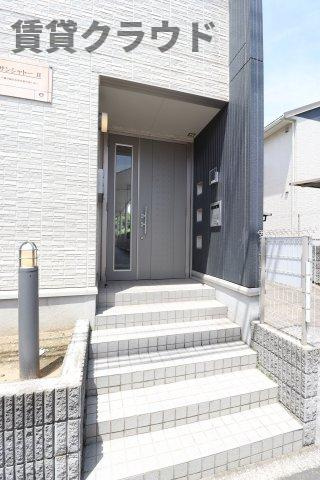 サンシャトーⅡのエントランス|安心のオートロック付き