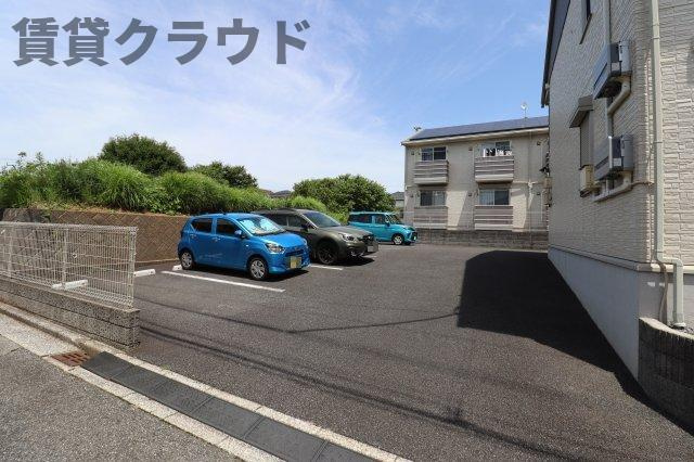 サンシャトーⅡの駐車場|車をお持ちの方に嬉しい駐車場付きの物件です