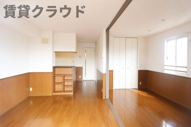 サンシャトーⅡの居間・リビング|こちらのリビングで趣味の時間をお楽しみください