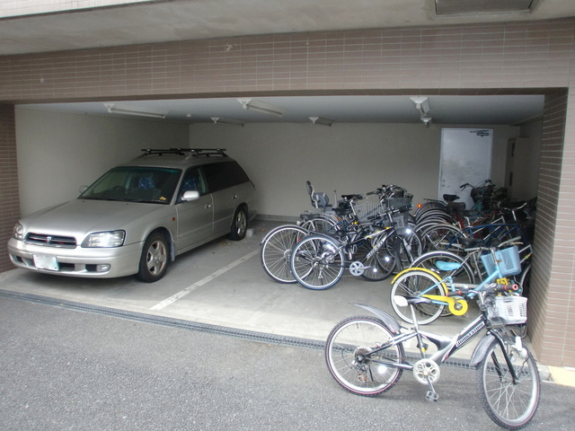 シティフォレストの駐車場|■共用設備■　雨に濡れない屋内駐輪スペース