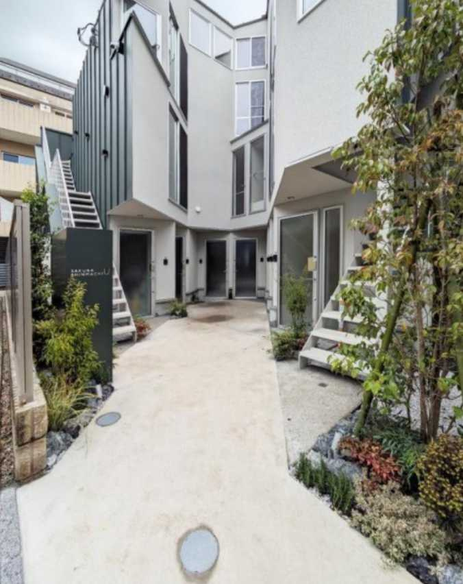 サクラシンマチU　敷金０　築浅　角部屋のエントランス