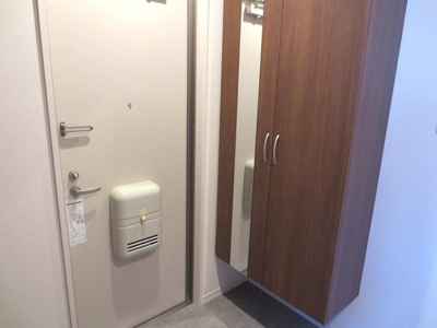 【玄関】 | プレミアム八番館 | 302 玄関