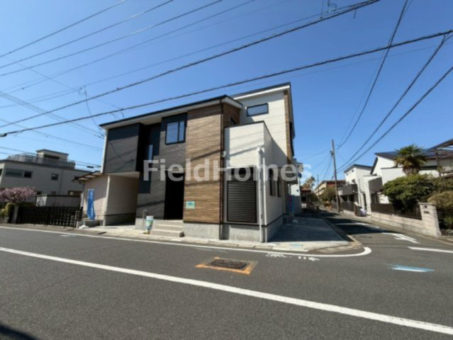 平塚市黒部丘新築戸建て　2期2号棟の前面道路含む現地写真