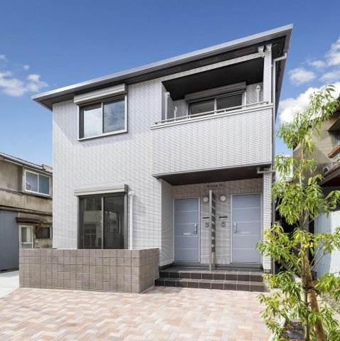 アンジュール　トミ