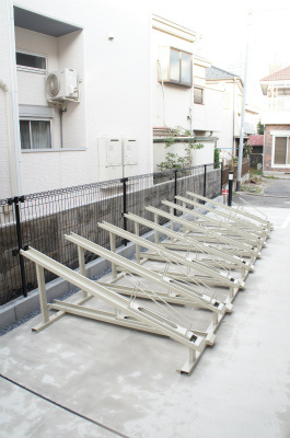 リブリ・CASA TRESのエントランス