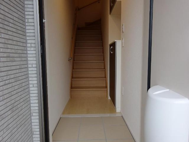 フォルビートの玄関|専用階段