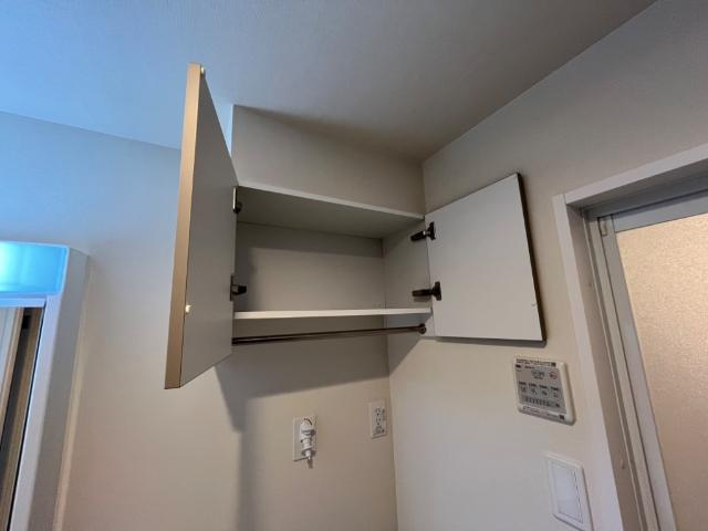 コーポレーヴ高松Ⅱの収納|洗濯機置き場上部収納