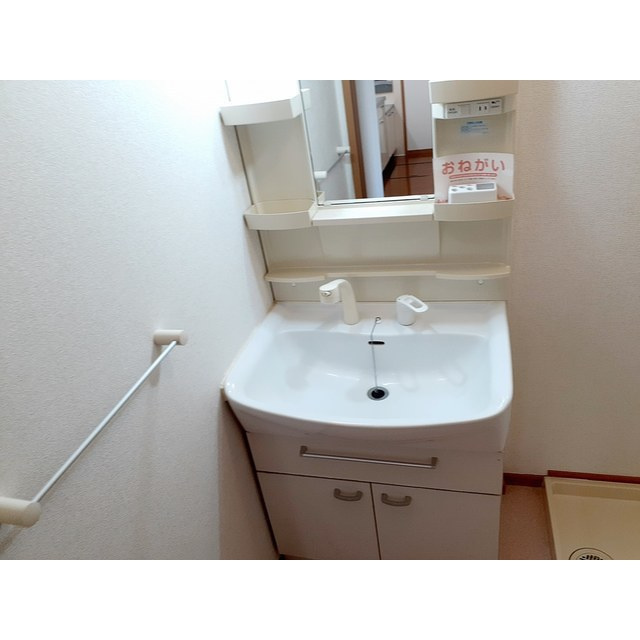 関市倉知のアパートの洗面所