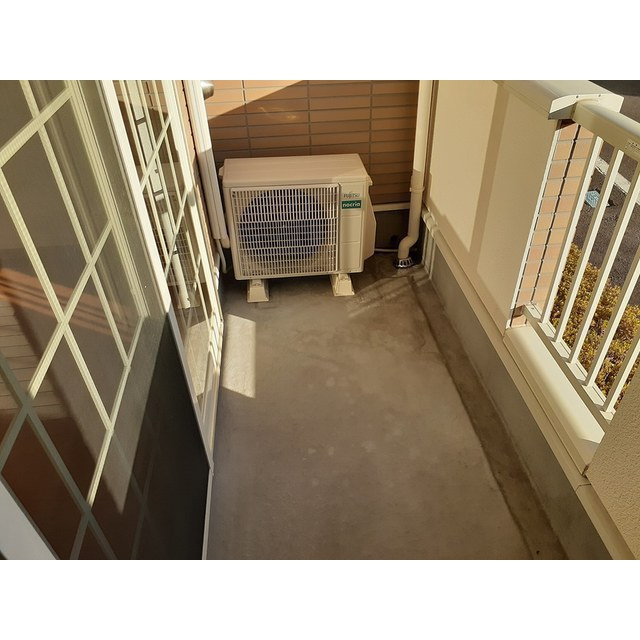 関市倉知のアパートのバルコニー