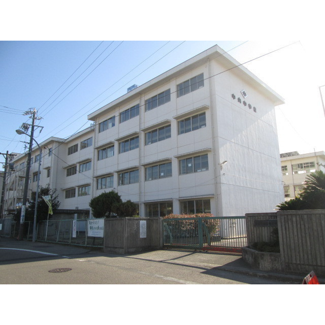 各務原市鵜沼各務原町２丁目のアパートの周辺|中央中学校