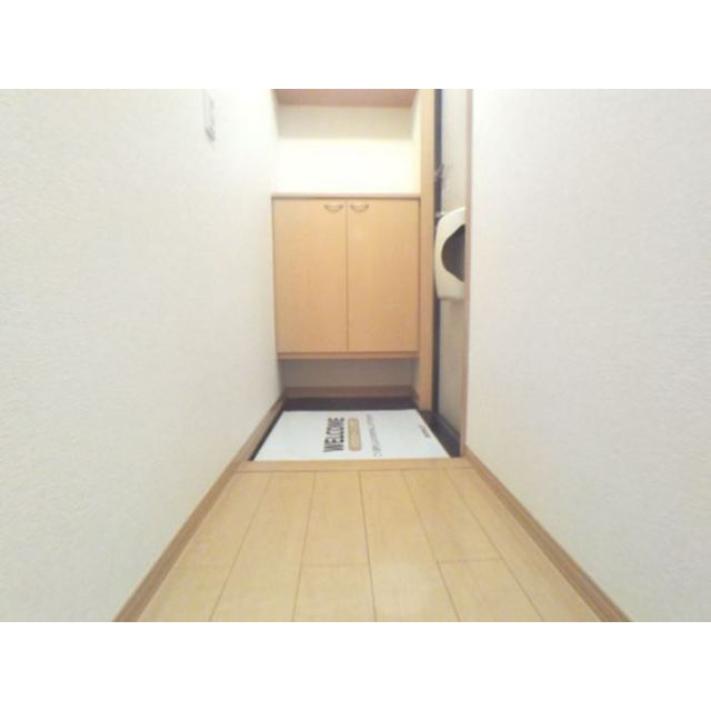 各務原市鵜沼各務原町２丁目のアパートの玄関