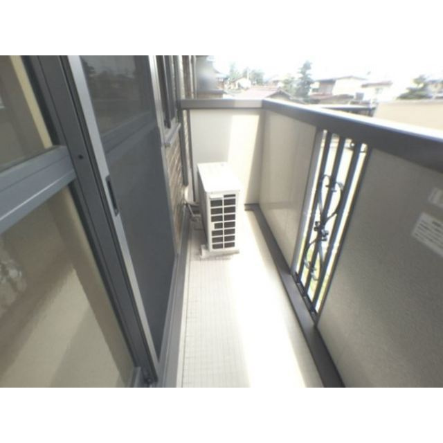 各務原市鵜沼各務原町２丁目のアパートのバルコニー