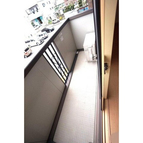 各務原市鵜沼各務原町２丁目のアパートのバルコニー