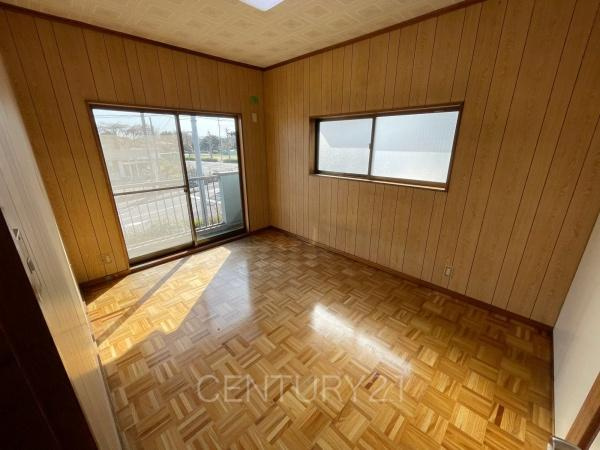 前橋市鶴が谷町中古住宅の子供部屋|２面採光の明るい洋室です。