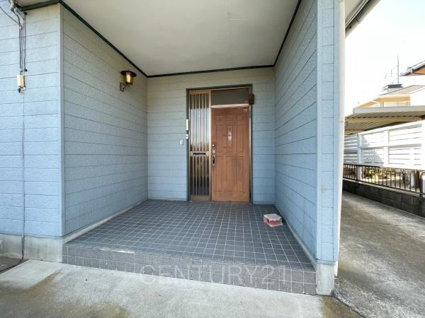 前橋市鶴が谷町中古住宅の玄関