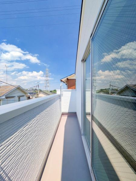 横浜市戸塚区矢部町の新築一戸建のバルコニー|陽当り良好のバルコニー！
風通しもよく気持ちいいです