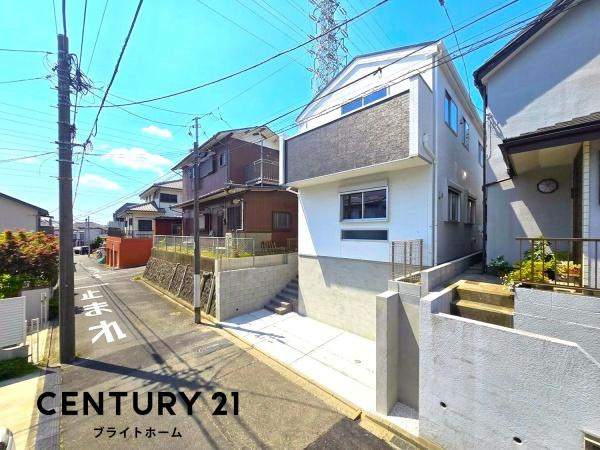 横浜市戸塚区矢部町の新築一戸建の前面道路含む現地写真|陽当りの良さ、住環境を現地にてご確認下さい！
周辺環境も合わせてご案内させて頂きます！
※外構部分は現在工事中になりCGで参考写真です。