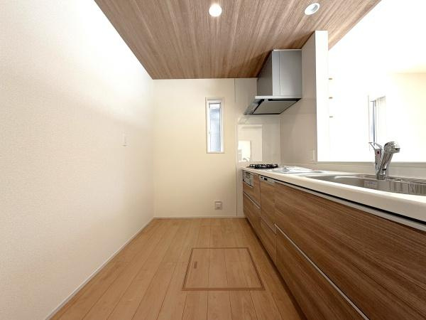 横浜市泉区中田西３丁目の新築一戸建のキッチン|広々としたキッチンは、
落ち着いて料理が出来ます！