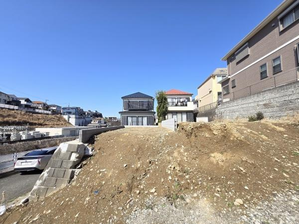 横浜市磯子区森が丘１丁目の新築一戸建の前面道路含む現地写真|同仕様物件のご案内をさせて頂きます。
お車でご自宅まで送迎承ります。
