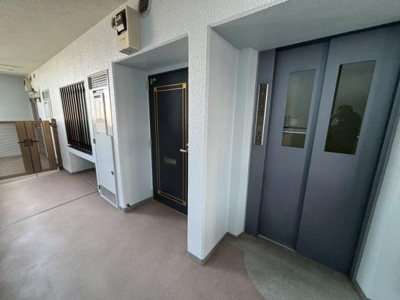 【玄関】 | 【11日(土)・12日(日)室内見学可能】ライフピア草加2 | 明るい玄関スペースです♪