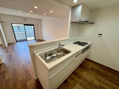 【キッチン】 | 【11日(土)・12日(日)室内見学可能】ライフピア草加2 | 女性に人気のカウンターキッチン♪TVやお子様の様子を見ながらお料理が可能です♪