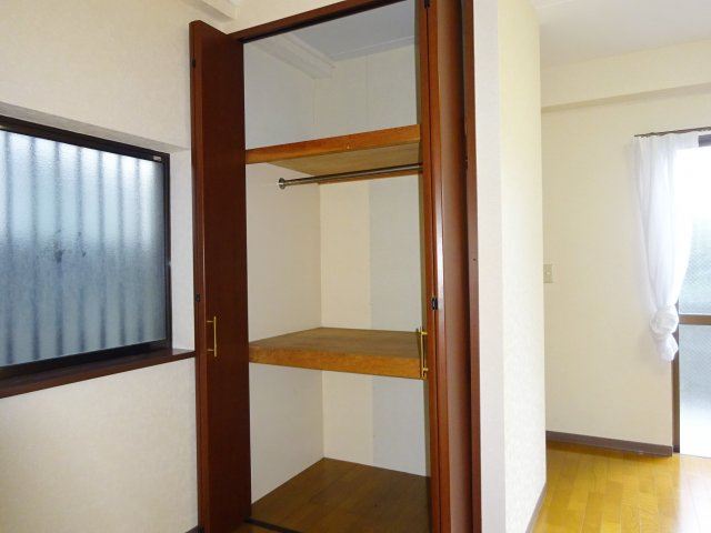 岩上ビルの収納