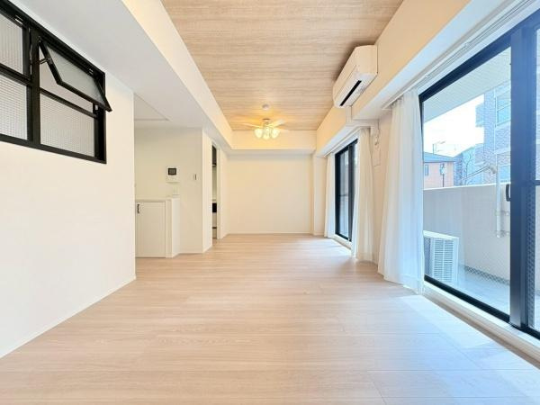 藤和シティホームズ登戸の居間・リビング|リビング12.1帖！南向きのお部屋で陽当り良好です！