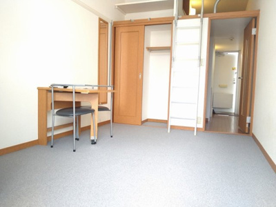 【居間・リビング】 | レオパレスノーブルコート久地 | 1階はフローリング仕様です。