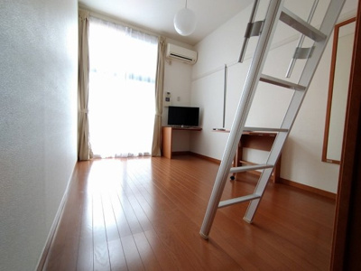 【居間・リビング】 | レオパレスエーゼⅢ | 2階はフローリング仕様