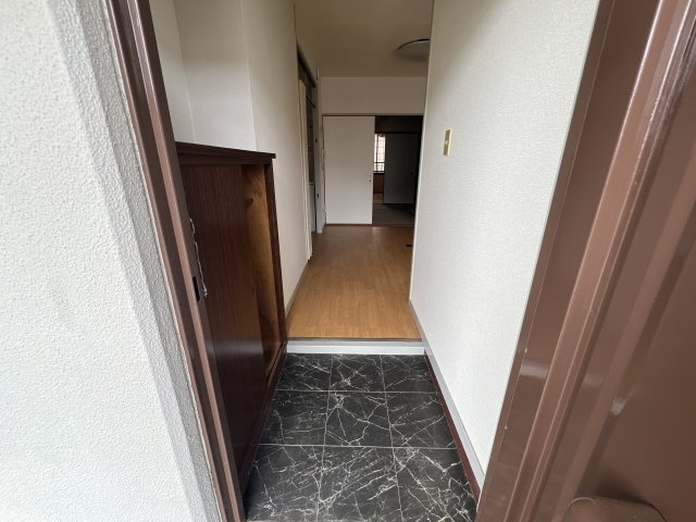 野里駅前ビルの玄関