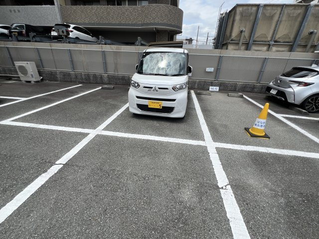 野里駅前ビルの駐車場