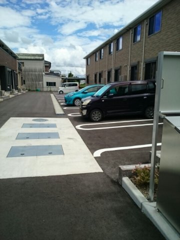 アミティエ　三本松　２号館の駐車場