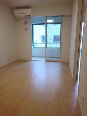 アミティエ　三本松　２号館の居間・リビング