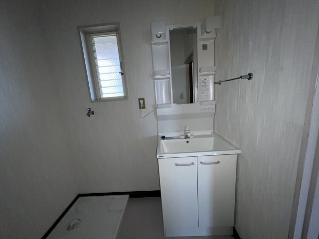 ハイツフォンテーヌの独立洗面台|別部屋参考写真