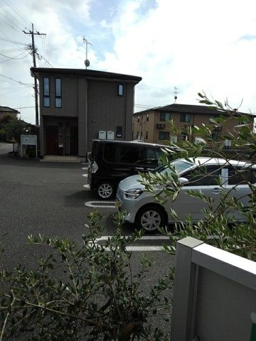 オリーブＢの駐車場
