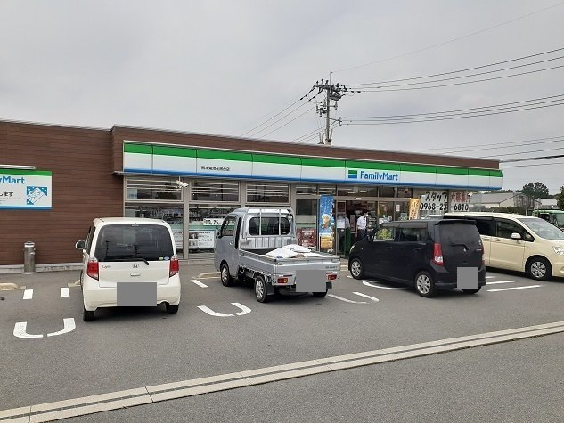 サニー花房台Ｂの周辺|ファミリーマート 花房台店まで200m