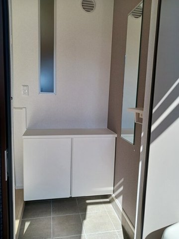 プリムローズ　日向の玄関