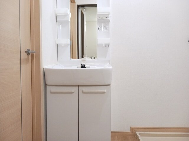 ヴィル・フォーレⅠＢの洗面所|ゆったりとスペースのある洗面所