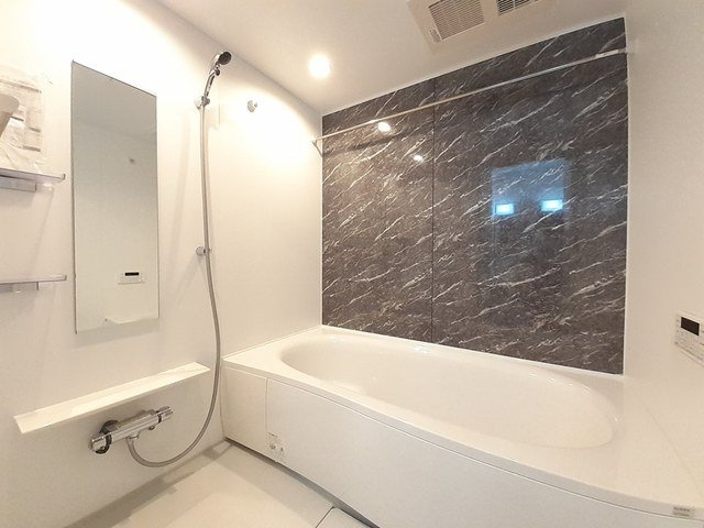 ウォーム・ガーデンＢの浴室|ゆったり過ごせるお風呂です